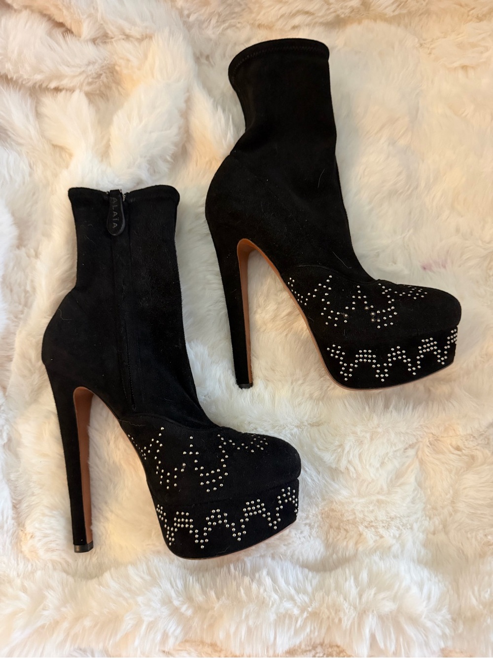 Alaïa Black Suede Studded Platform Ankle Boots - Picture 12 of 13